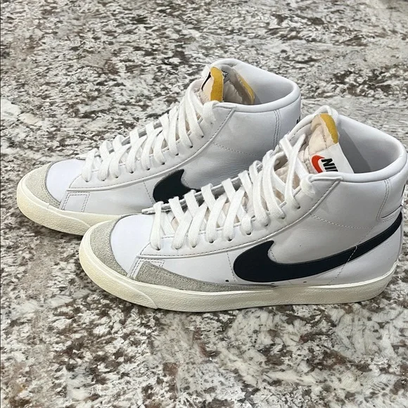 Nike Blazer ’77 High-Top Sneakers – Classic Retro Look - Picture 4 of 9